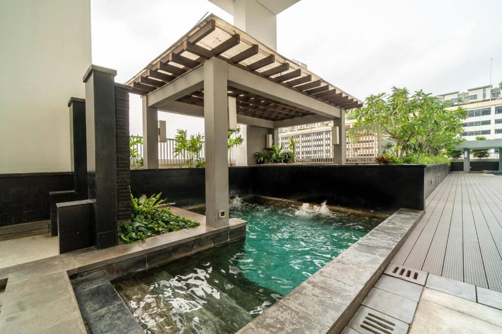Modern & Comfy Studio In Central Jakarta, Scbd Екстер'єр фото